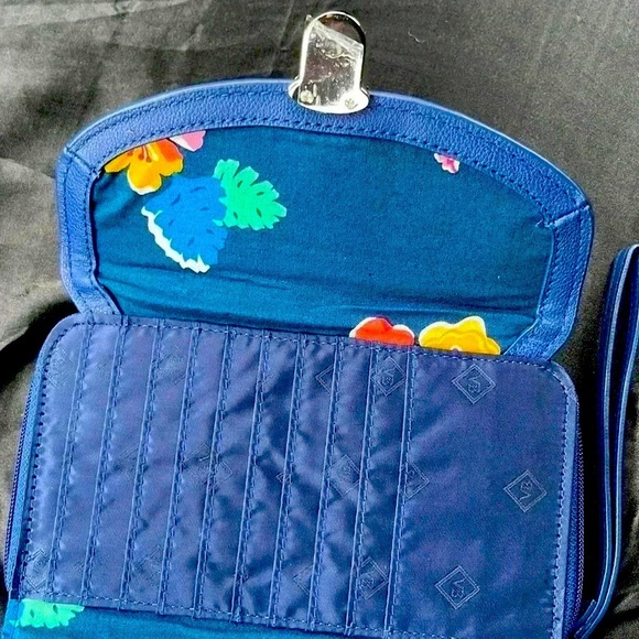 🆕 Vera Bradley Ultimate Wristlet in Signature Cotton Santiago Woven w/ Navy - Picture 6 of 13